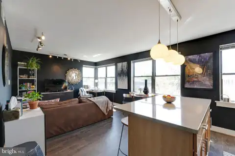 MLS: DCDC2277842