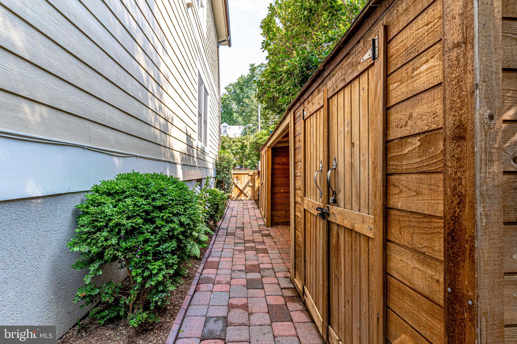 ROSEMONT - Residential