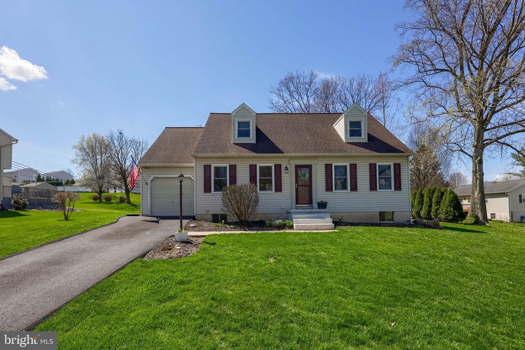 Photo of 142 Hostetter Lane, LANCASTER, PA 17602 (MLS # PALA2085170)