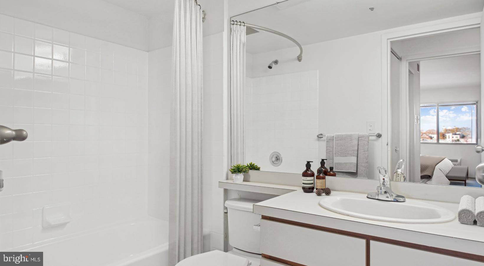 ART MUSEUM AREA - Residential Lease