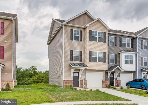 Townhouse For Rent - 85 Moses Drive<br/> Berkeley County, MARTINSBURG, WV 25405