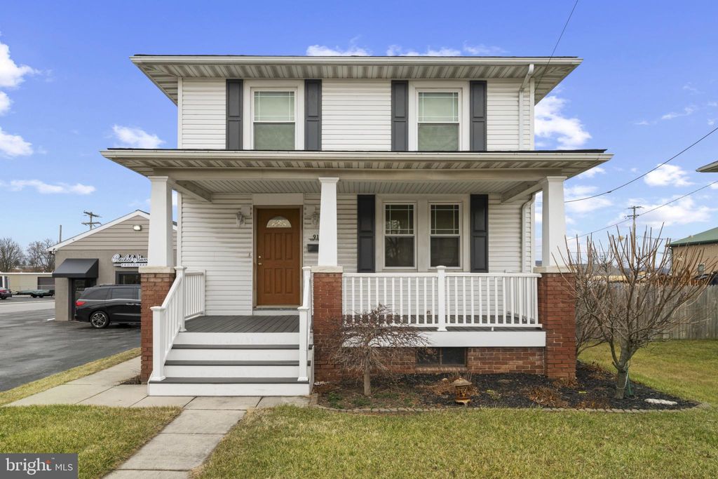 Photo of 912 York Street, HANOVER, PA 17331 (MLS # PAYK2096184)