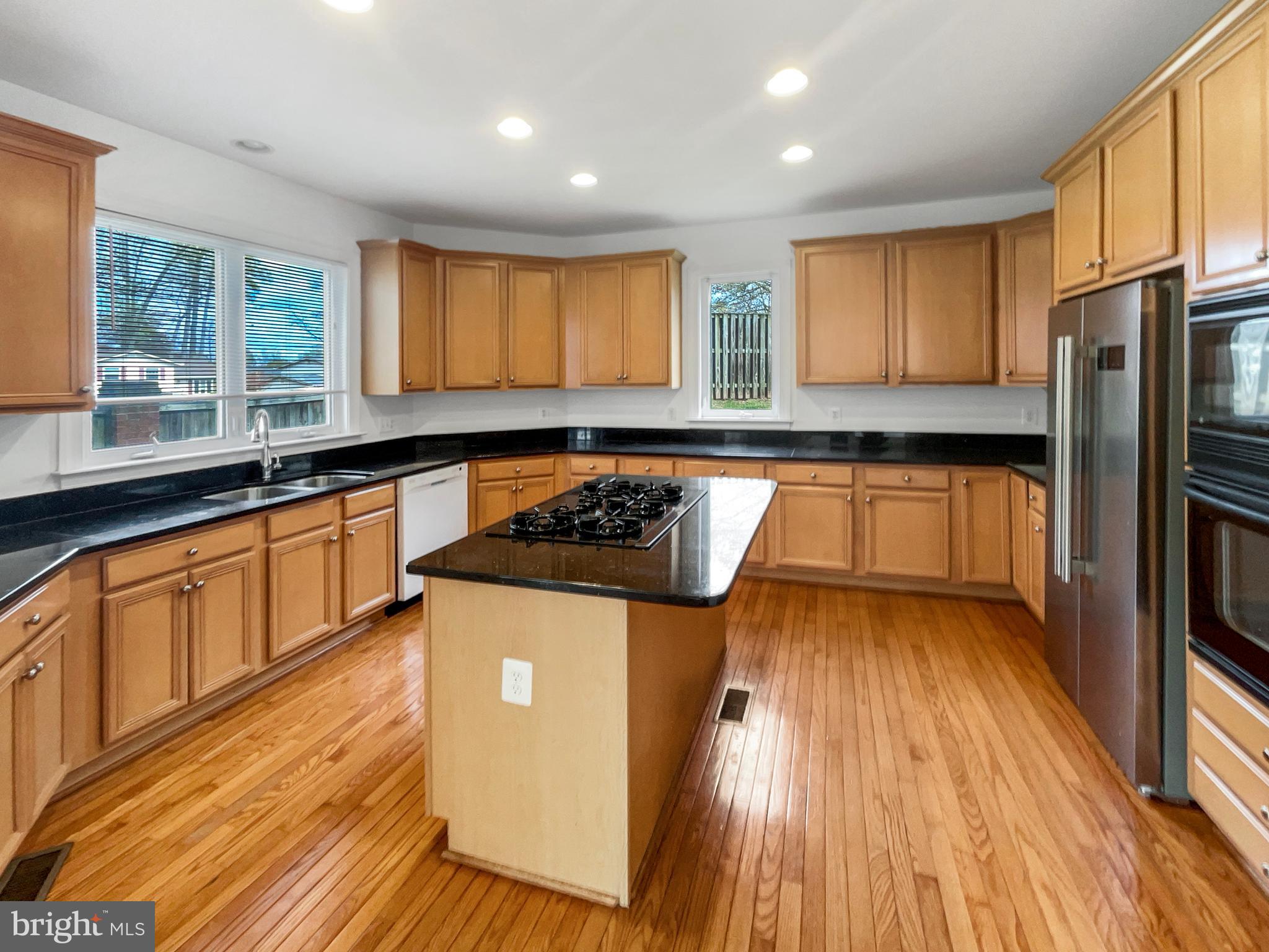 WESTON HILLS - Residential