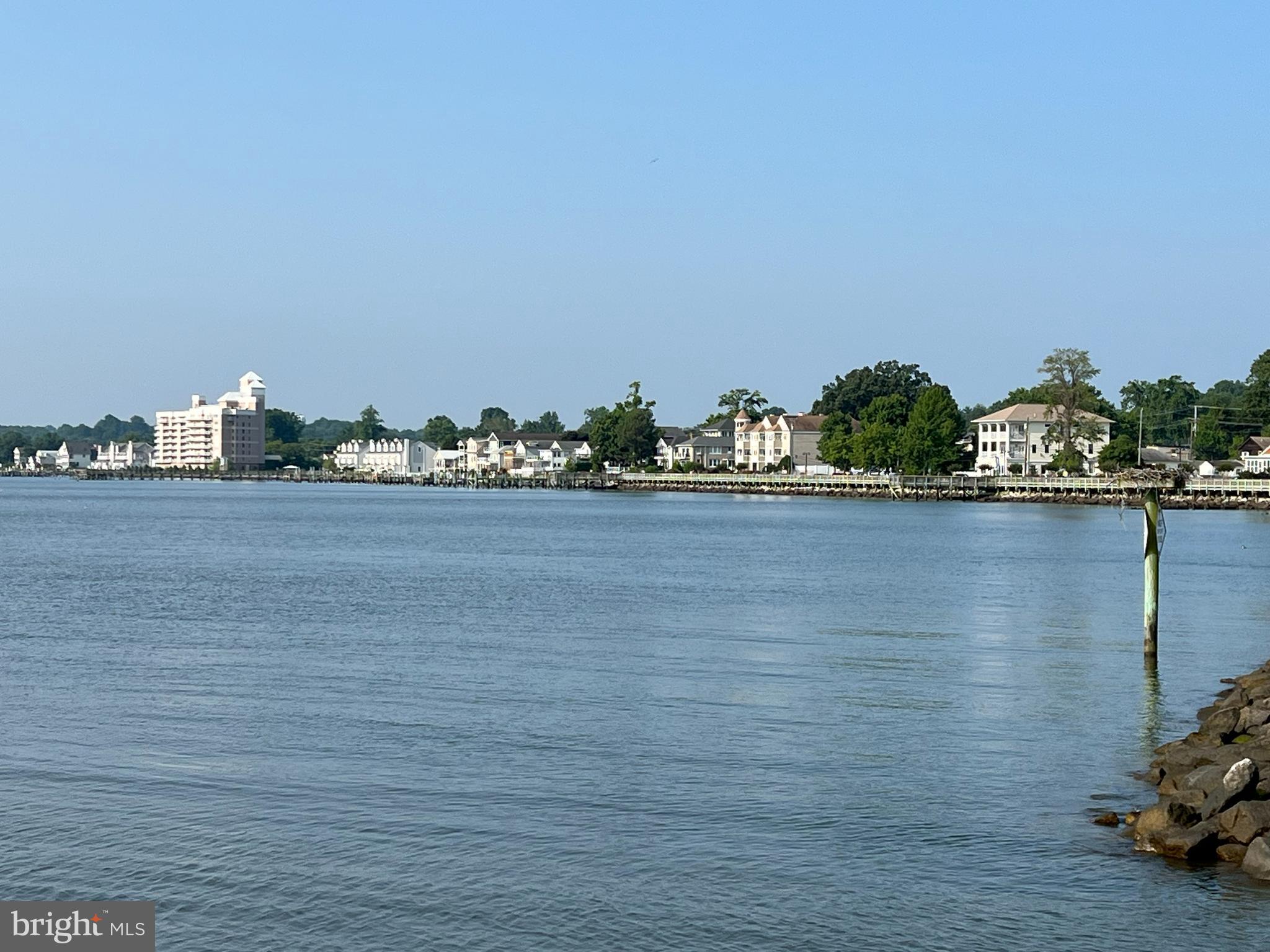 CAPTAINS QUARTER CONDOMINIUM - Residential Lease