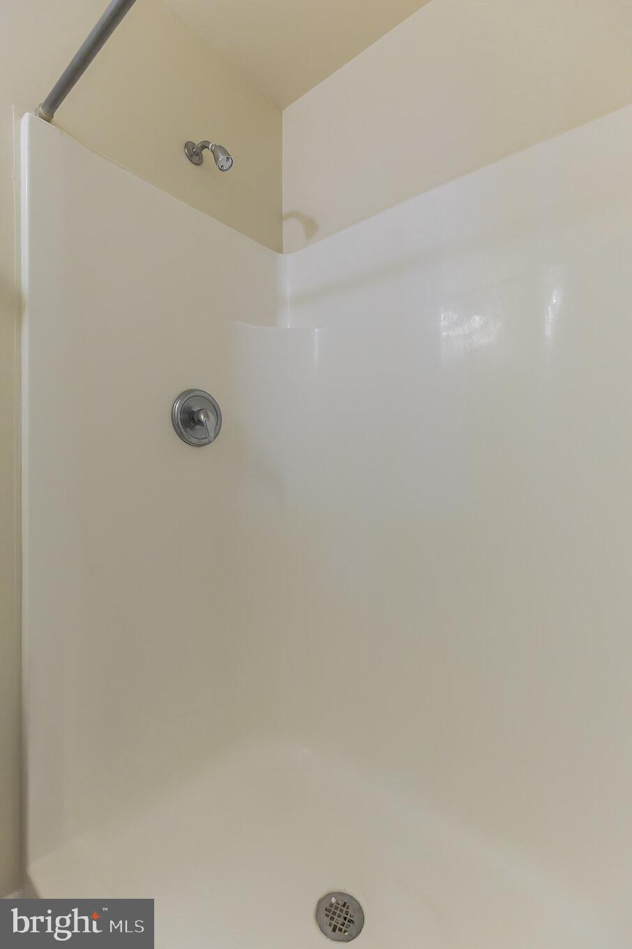 CAPTAINS QUARTER CONDOMINIUM - Residential Lease