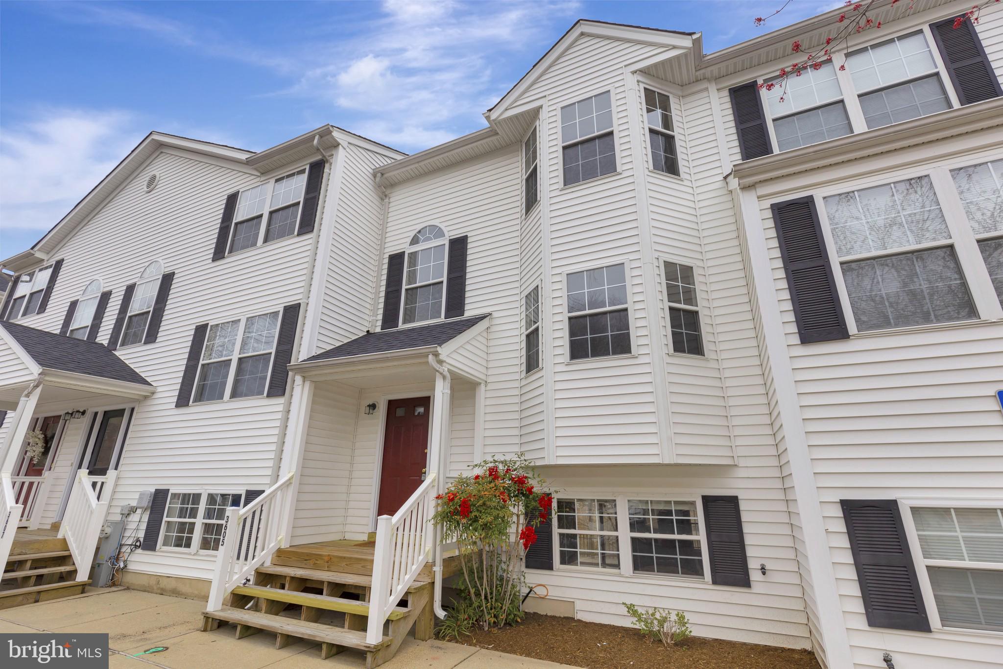 CAPTAINS QUARTER CONDOMINIUM - Residential Lease