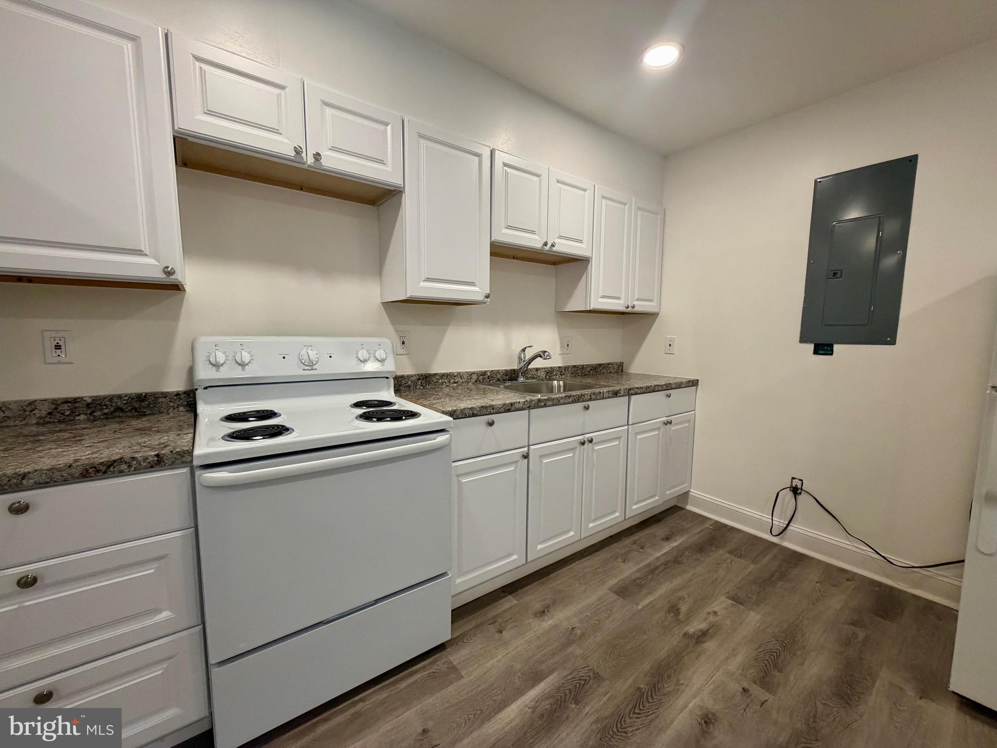 SANDTOWN-WINCHESTER - Residential