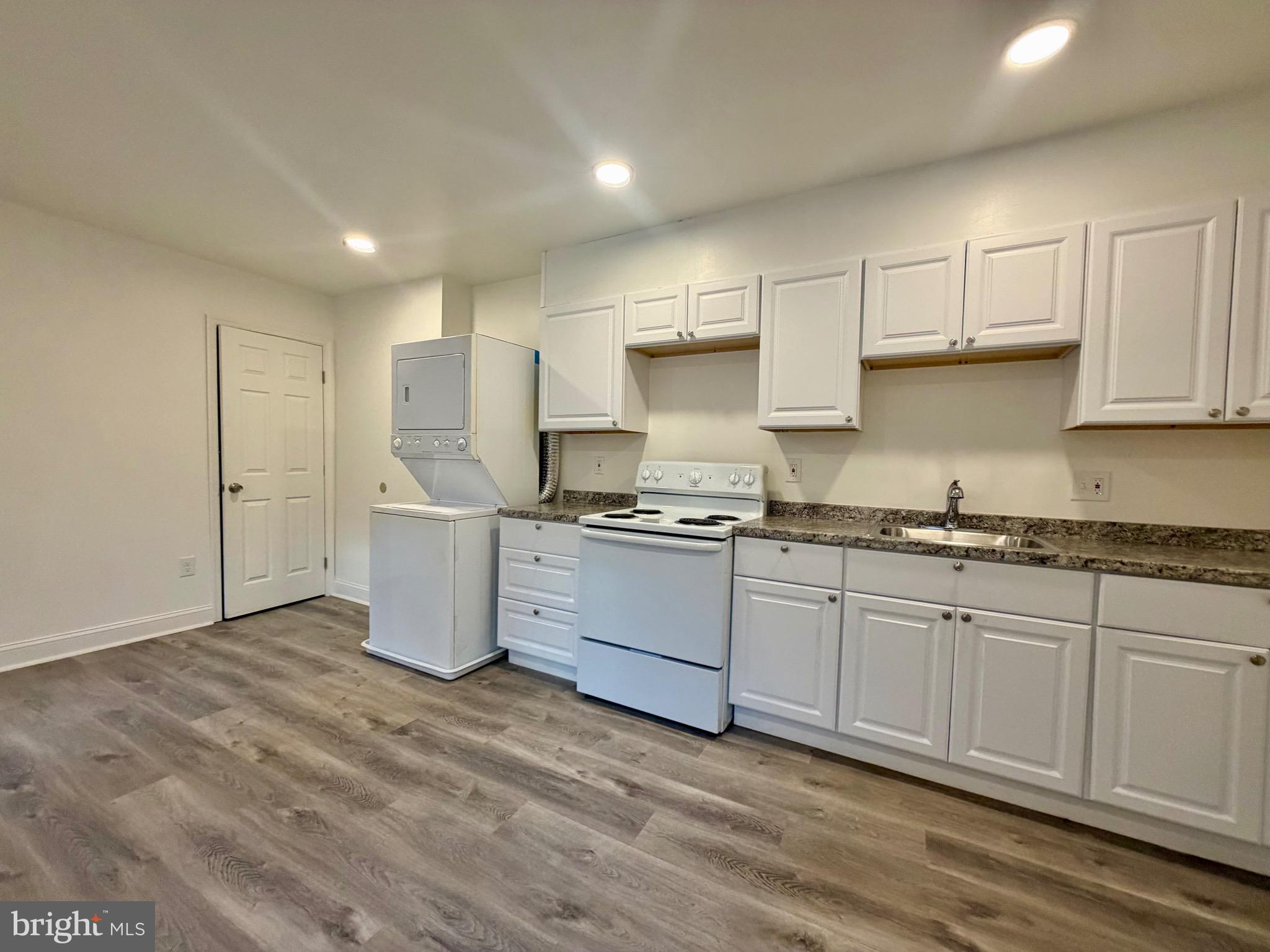 SANDTOWN-WINCHESTER - Residential