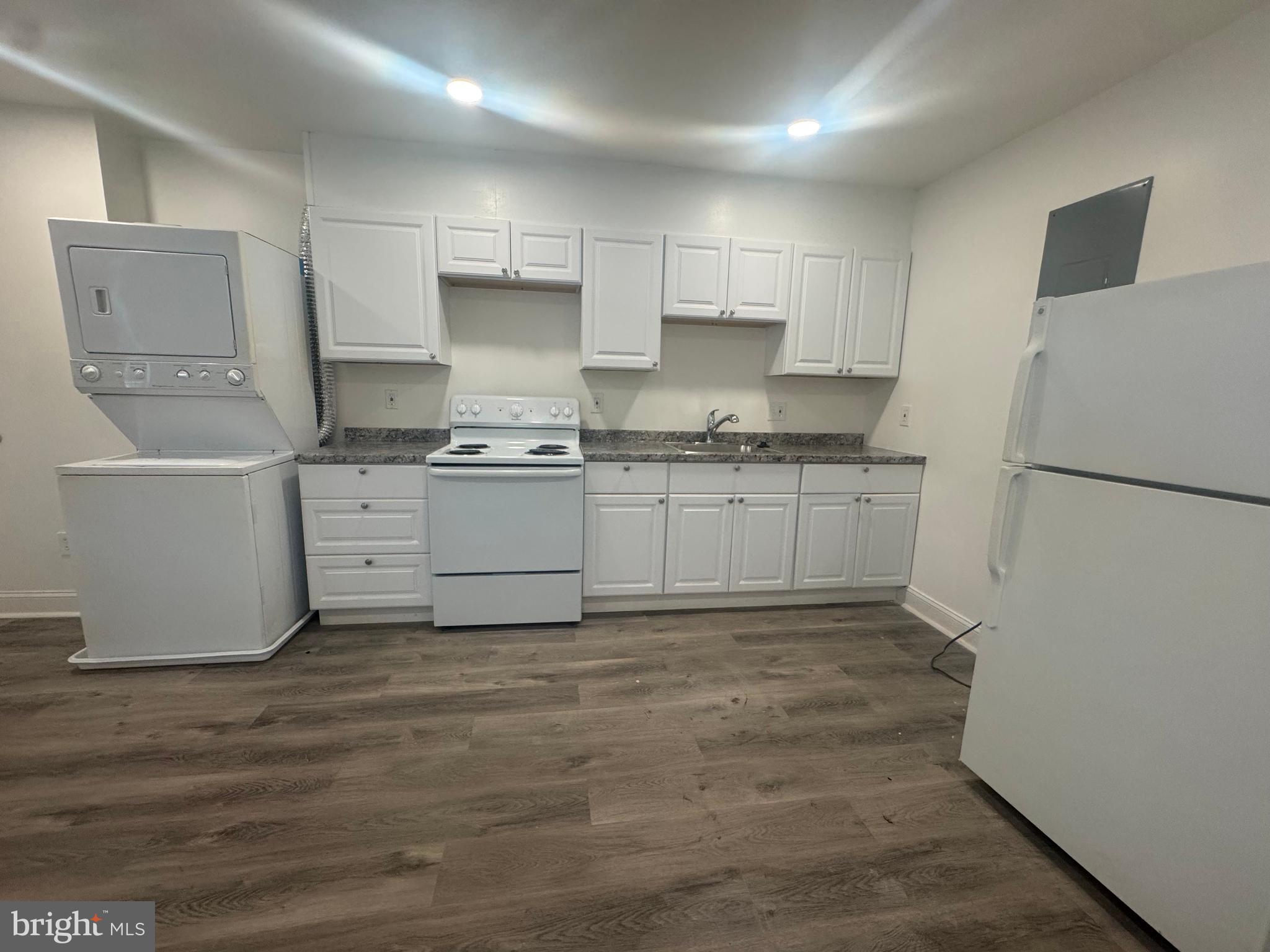 SANDTOWN-WINCHESTER - Residential