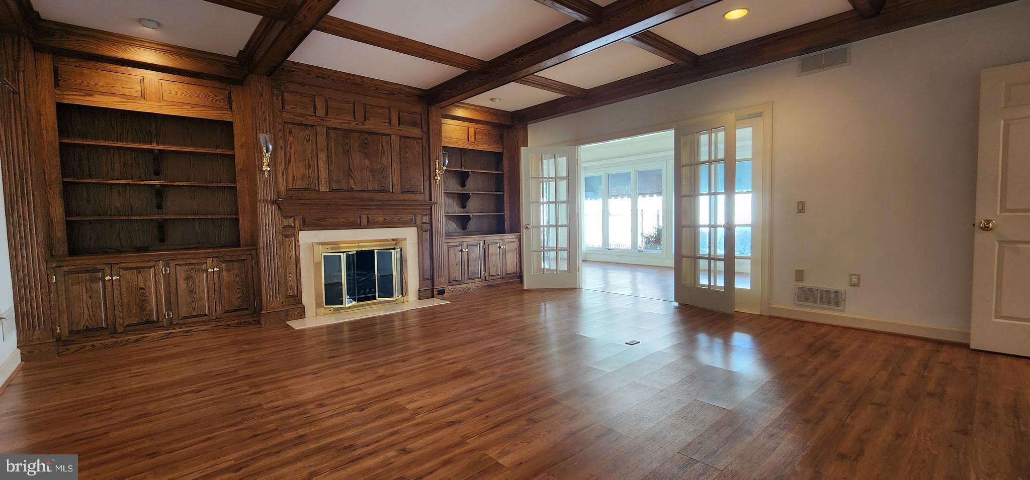 FOREST HILLS - Residential