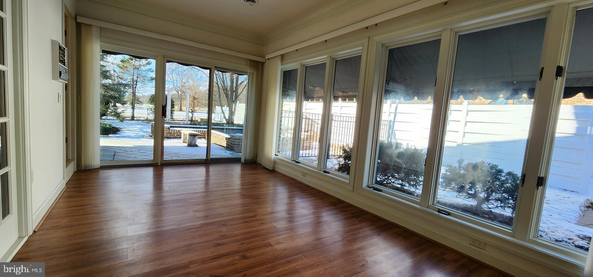 FOREST HILLS - Residential