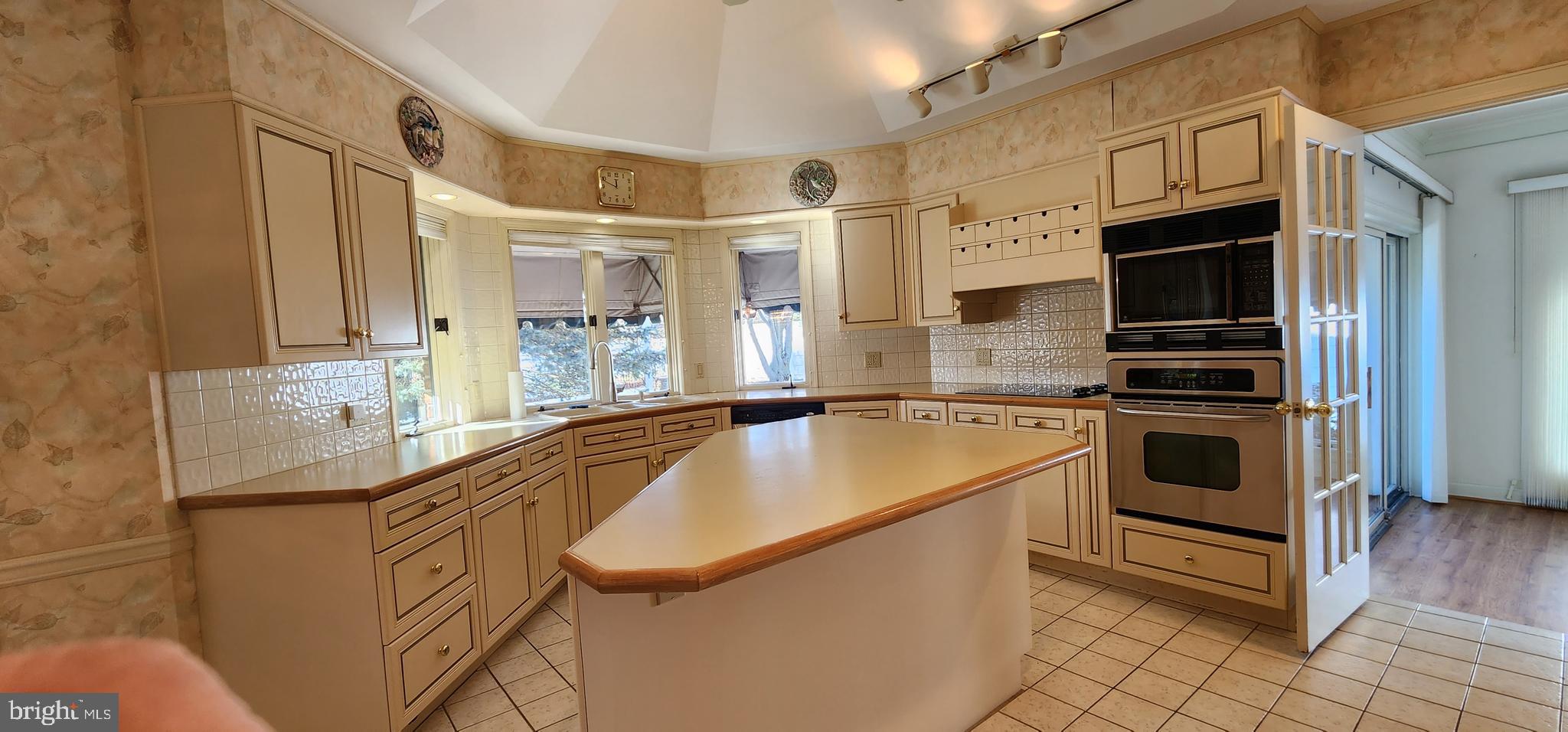 FOREST HILLS - Residential