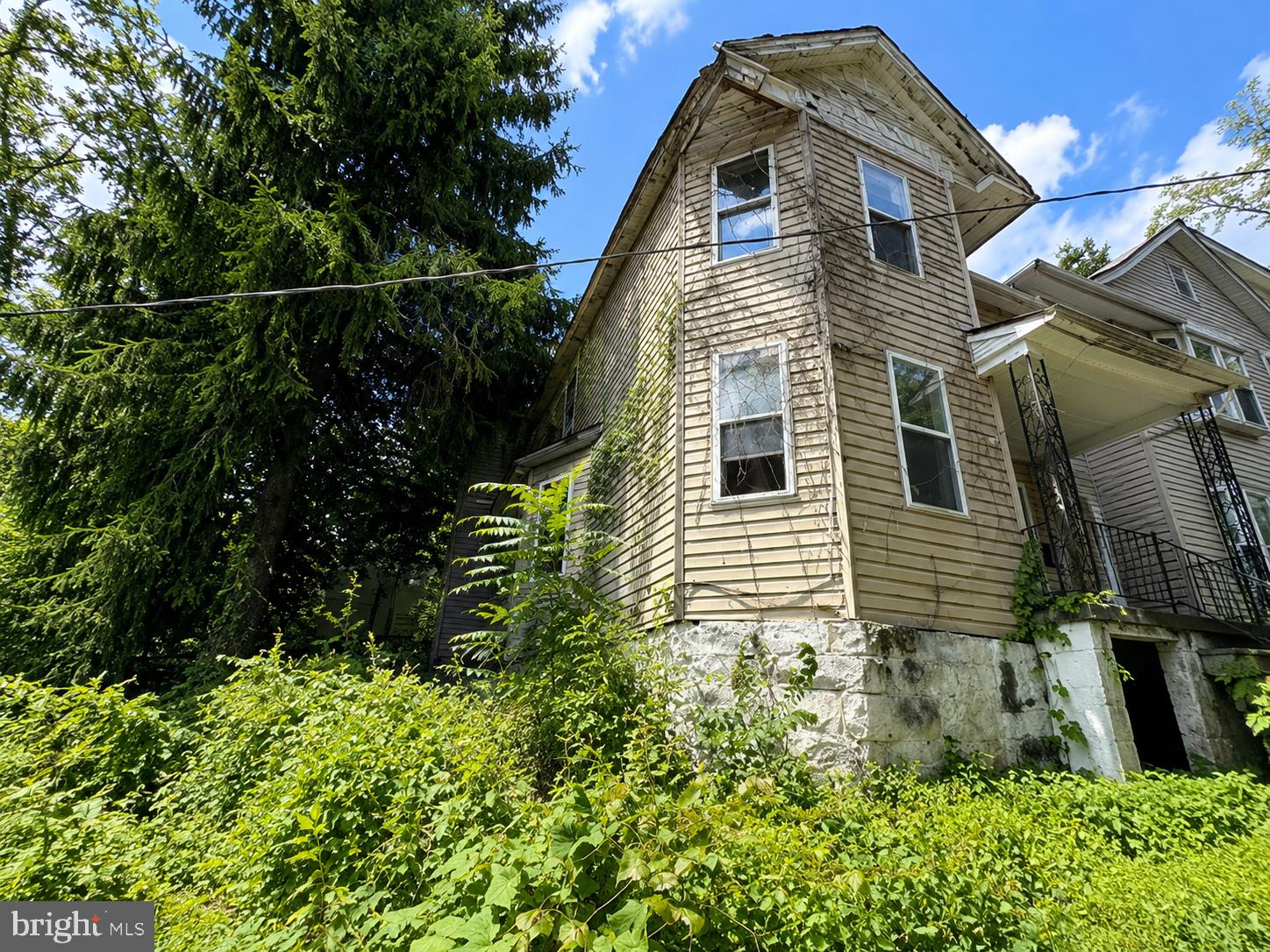 122 JOHNSON STREET