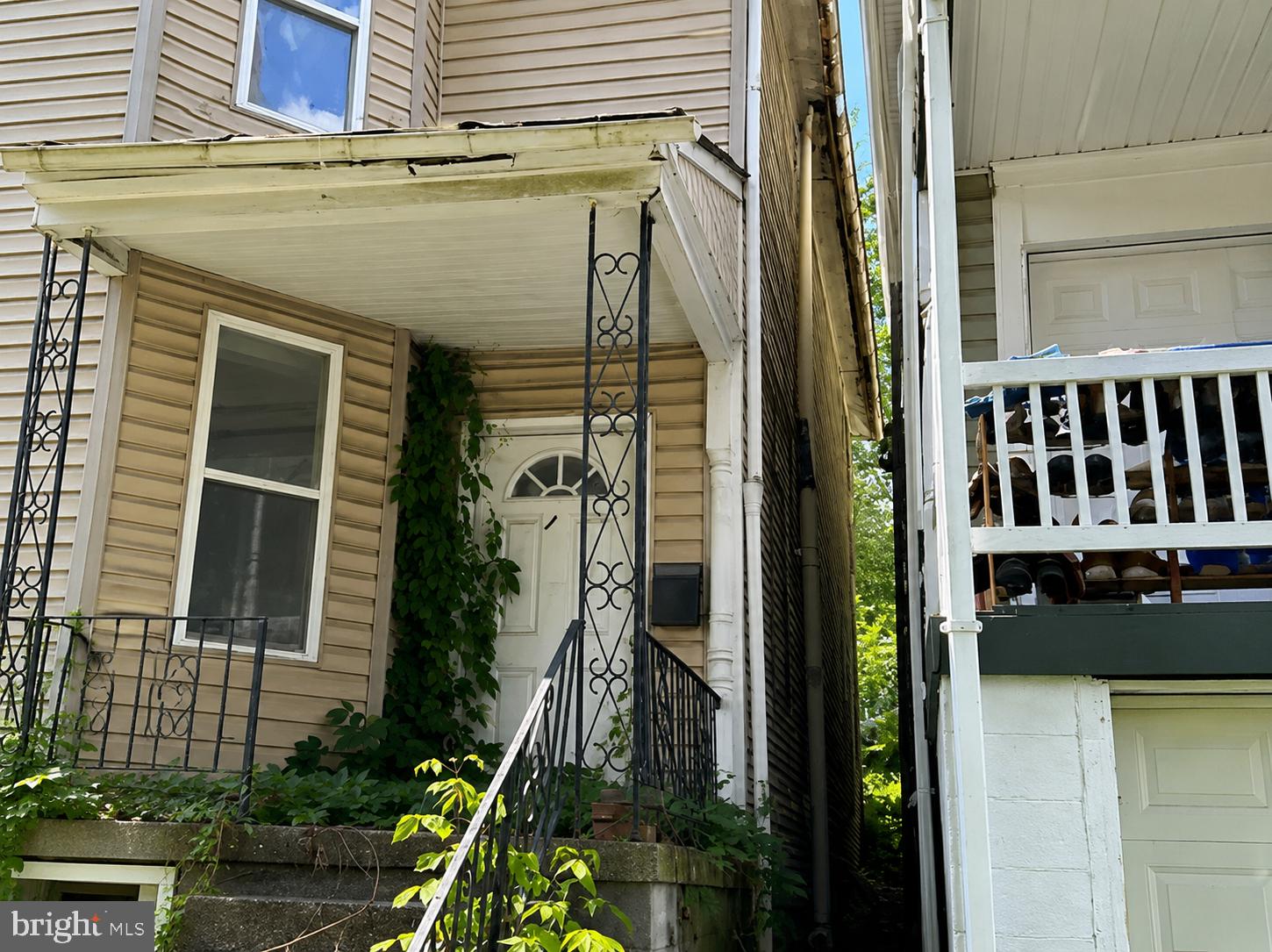 122 JOHNSON STREET