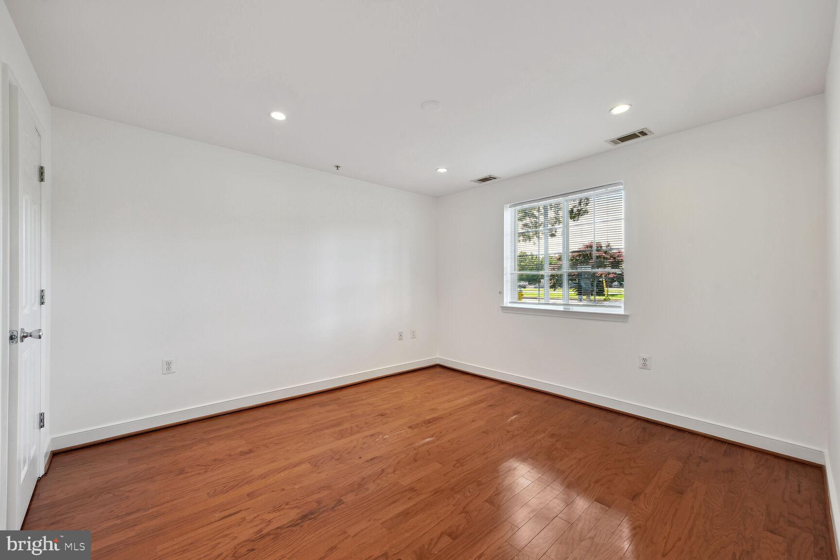 WEST VILLAGE OF SHIRLINGTON - Residential