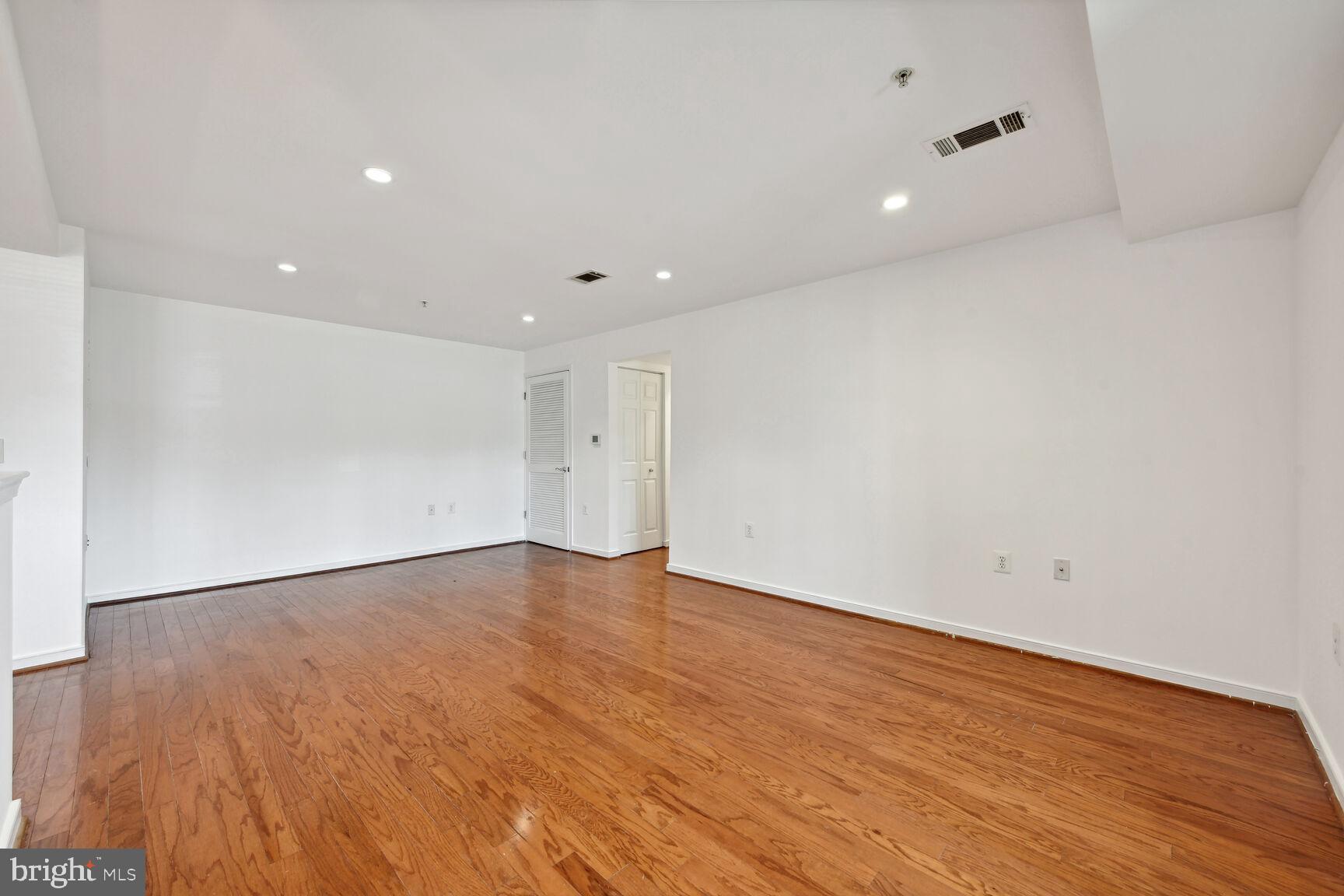 WEST VILLAGE OF SHIRLINGTON - Residential