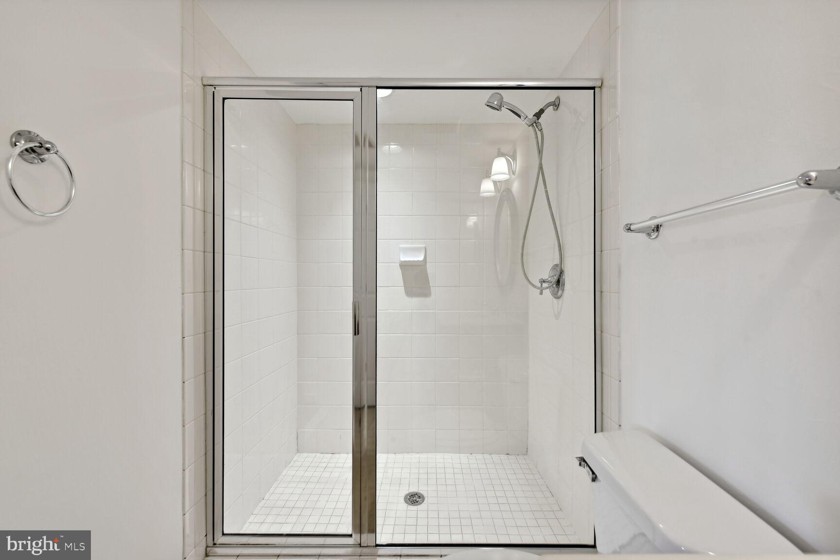 WEST VILLAGE OF SHIRLINGTON - Residential