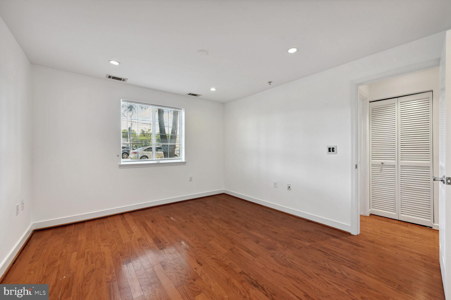 WEST VILLAGE OF SHIRLINGTON - Residential