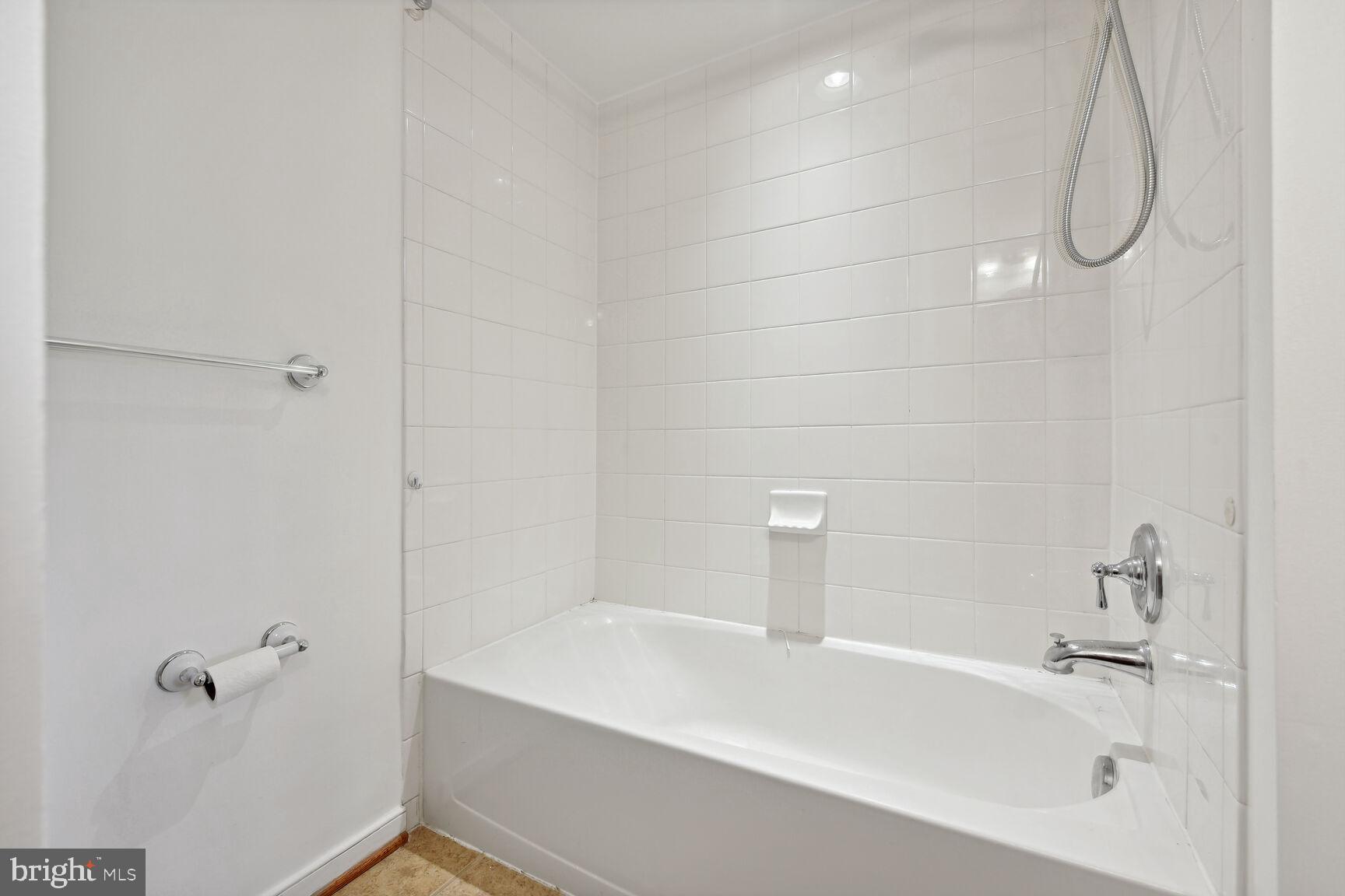 WEST VILLAGE OF SHIRLINGTON - Residential