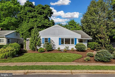 Photo of 312 S Fenwick Street, ARLINGTON, VA 22204 (MLS # VAAR2071944)