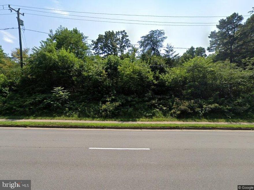 Don't miss this exceptional opportunity to own land at 13176 Occoquan Rd, Woodbridge, VA 22191! Nestled near the picturesque Occoquan River, this property offers immense potential for residential or commercial development.  Conveniently located just minutes from I-95, Route 1, and VRE stations, it provides unparalleled accessibility for commuters.
•