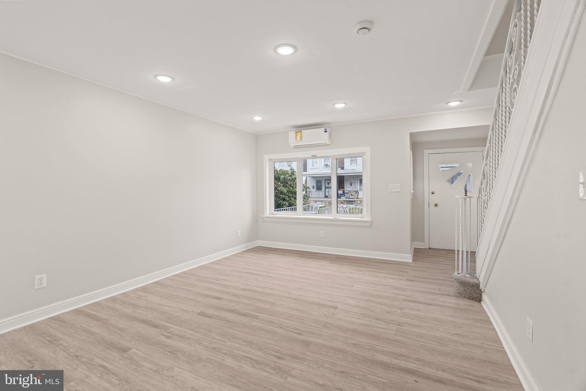 LAWNCREST - Residential