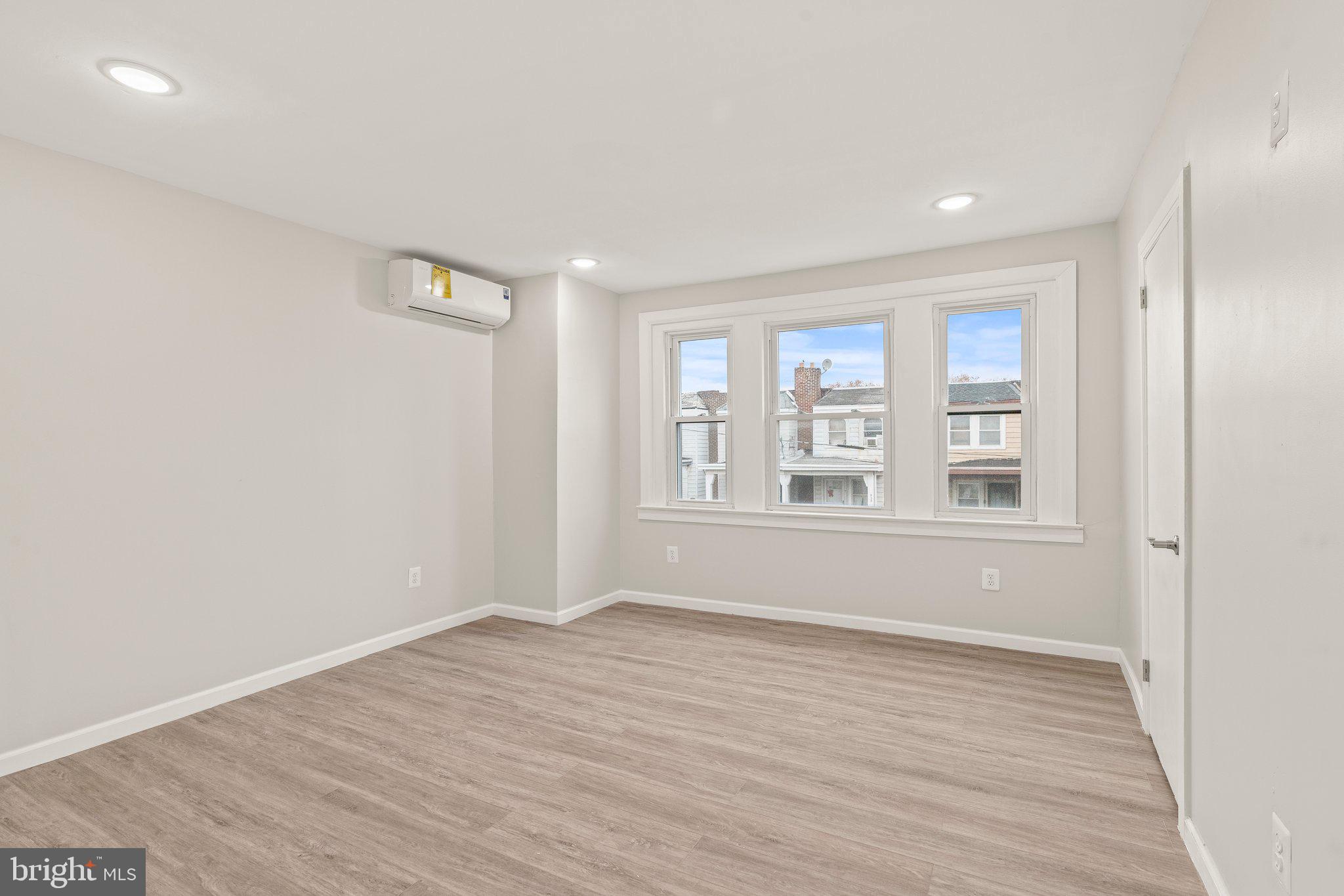 LAWNCREST - Residential