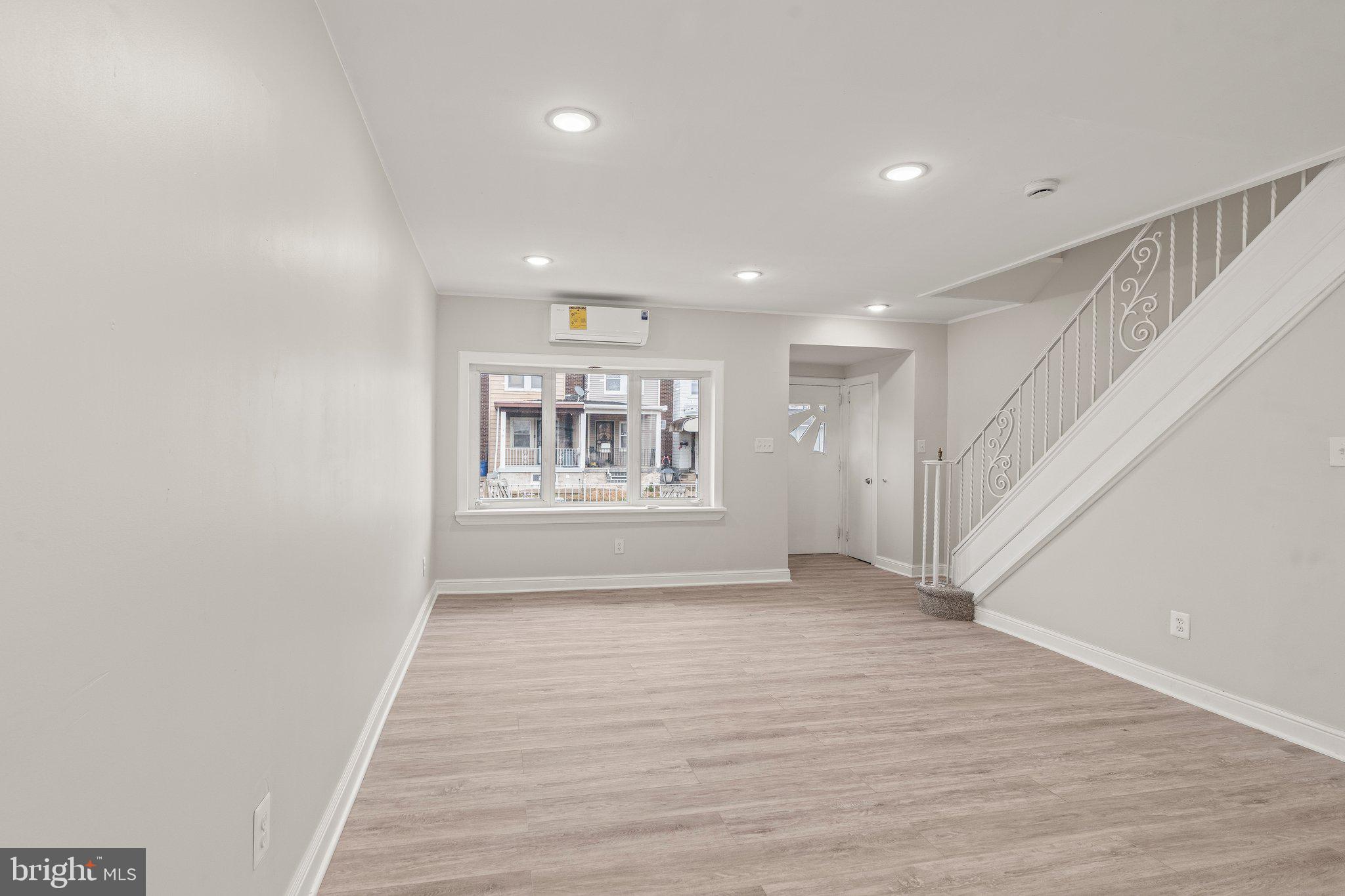 LAWNCREST - Residential