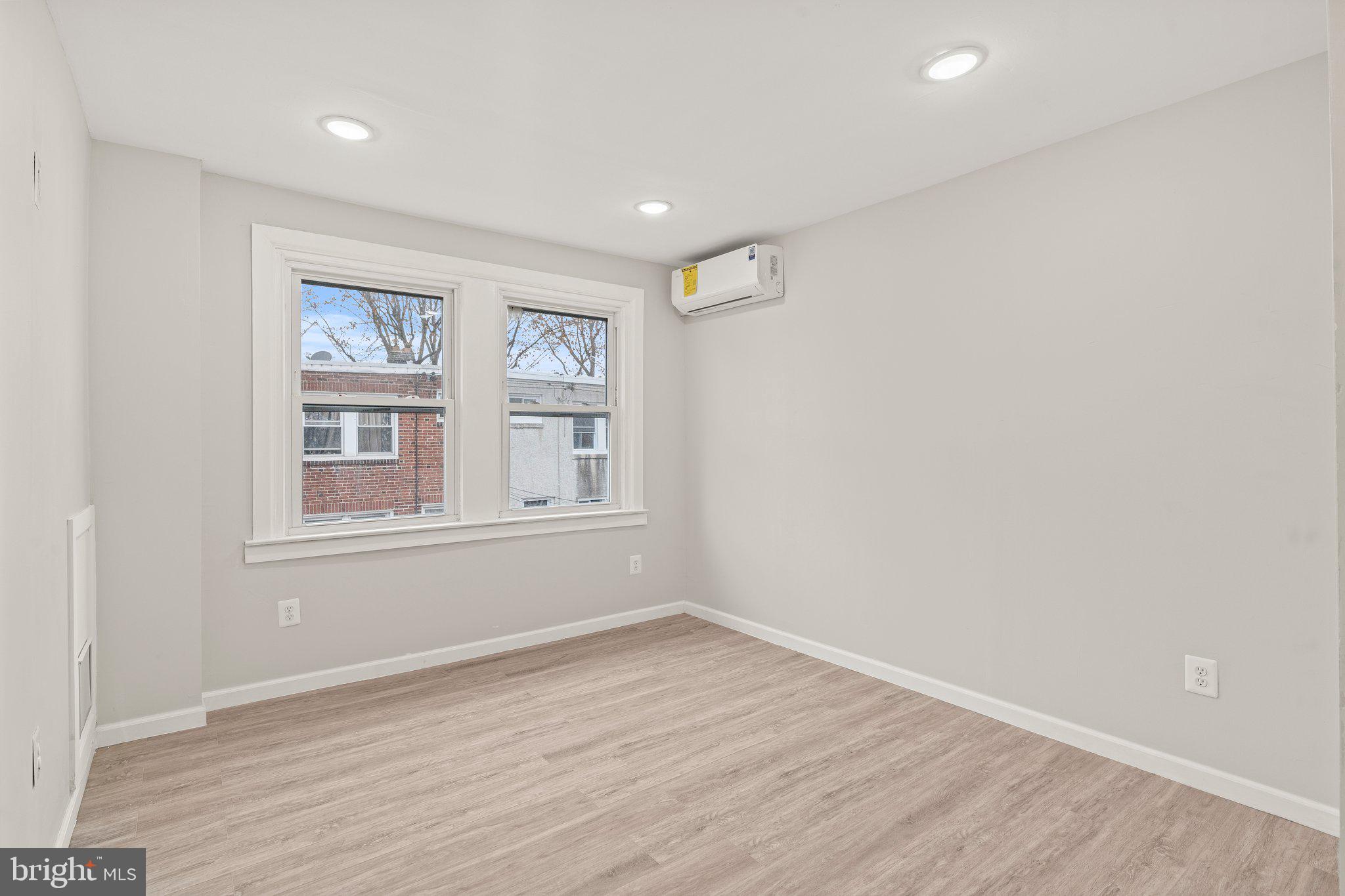 LAWNCREST - Residential