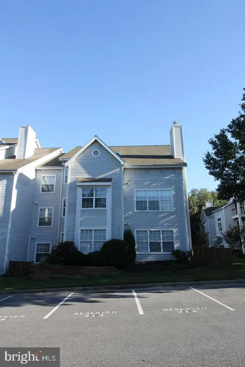 18533 Boysenberry Drive Unit 210, Gaithersburg, MD MLS: MDMC2210054