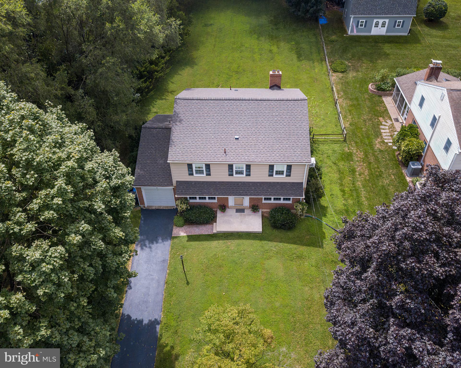 8 DEER RUN LANE