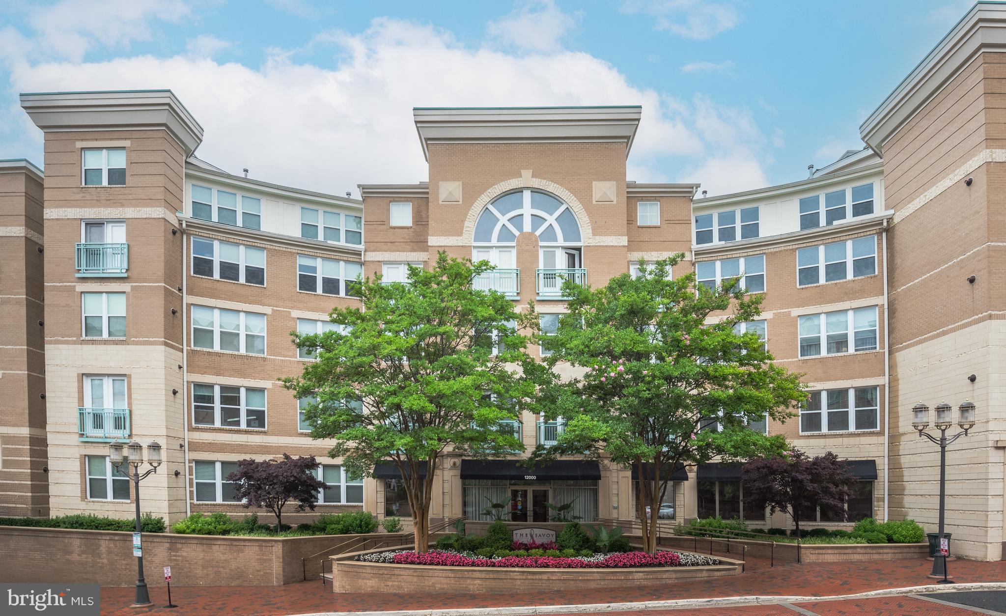 ****NEW PRICE / OPEN HOUSE ON SUNDAY 7/13 FROM 1:30 T0 3**** Immaculate condo w/ gleaming hardwood, gourmet kitchen w/ lots of upgrade including granite counters, SS appliance & ceramic flooring. Spacious living & dining area. SAVOY amenities includes state of art gym, business ctr., media room, game & party rooms, outdoor pool & BBQ area. Walking distance to Reston Town Center w/ shopping, theater etc. Minutes to metro bus. Don't miss this beauty!
****HVAC & Water Heater was replaced in 2023****