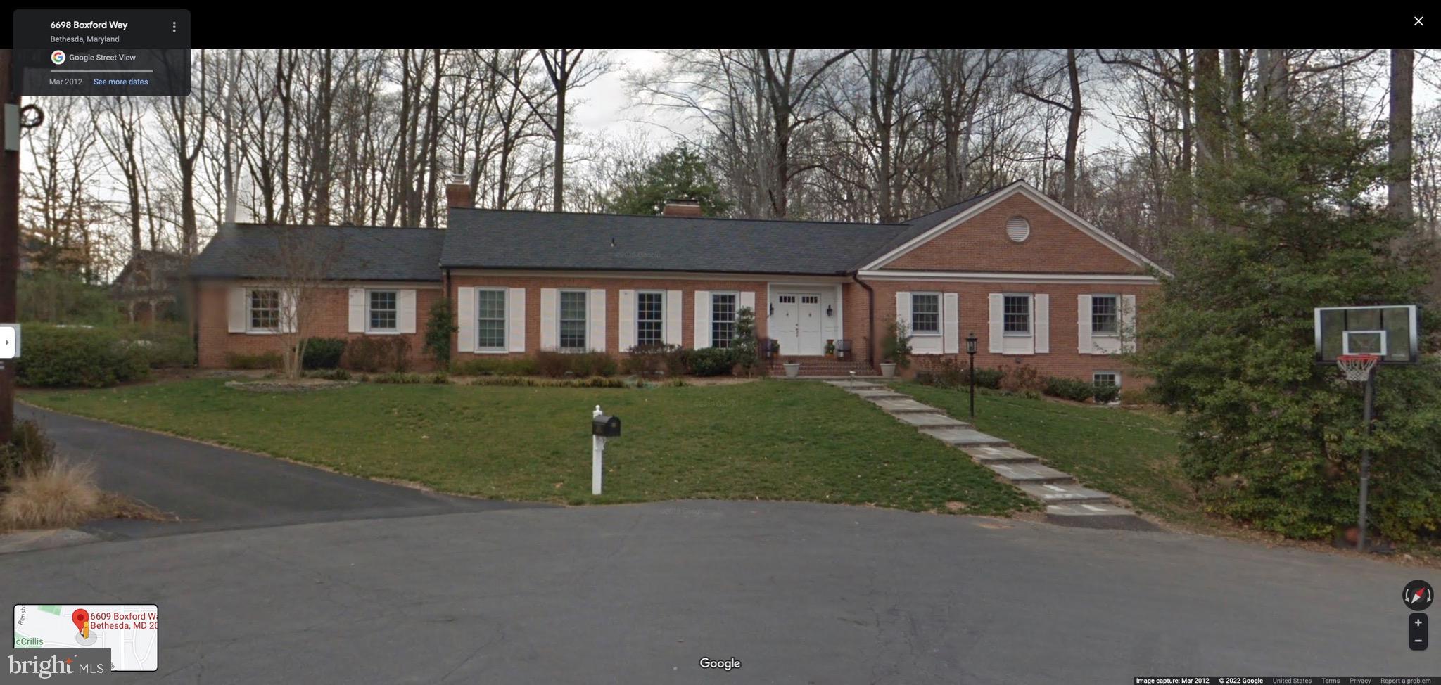 Fantastic rambler on quiet cul-de-sac, on enormous, flat backyard. Tons of potential!