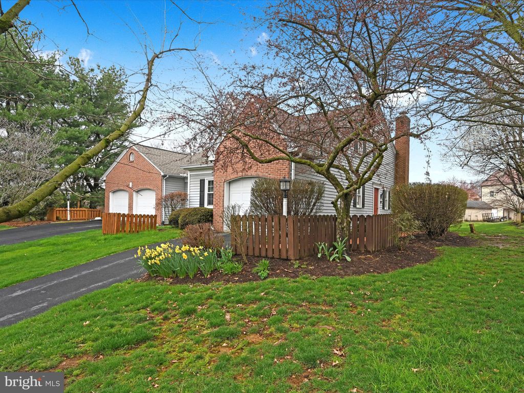 Photo of 3245 Oakglen Court, Lancaster, PA 17601 (MLS # PALA2048906)