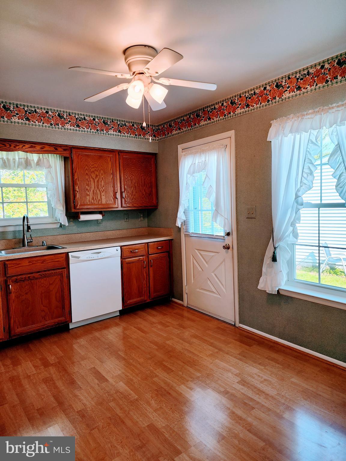 CRESTWOOD VILLAGE - Residential Lease