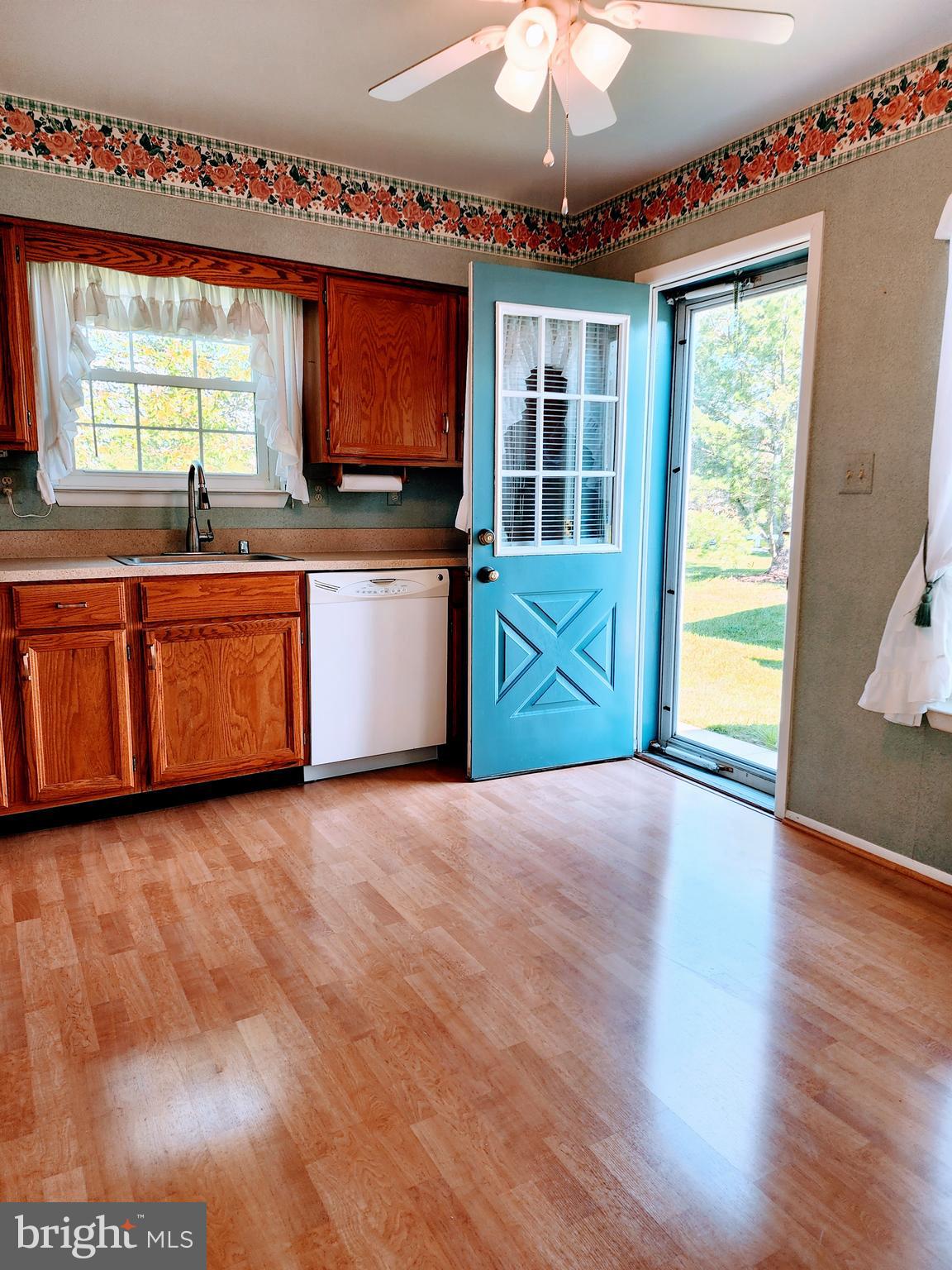 CRESTWOOD VILLAGE - Residential Lease