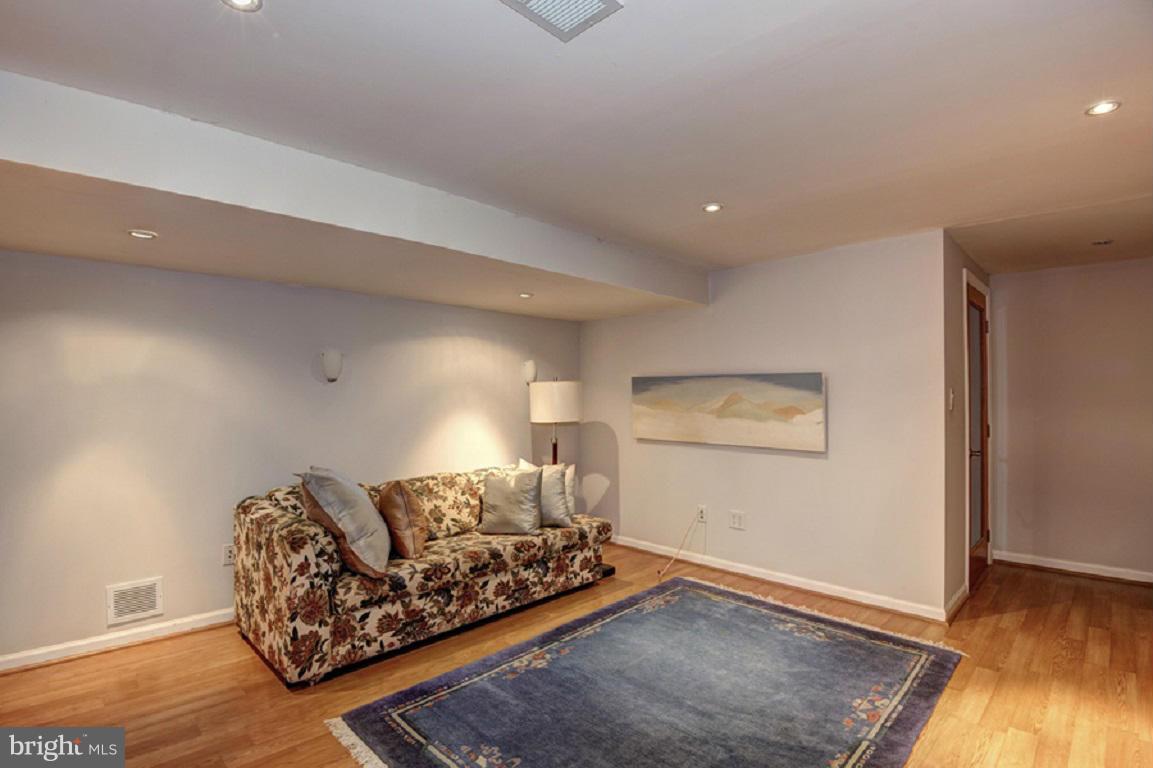 BRADLEY HILLS GROVE - Residential