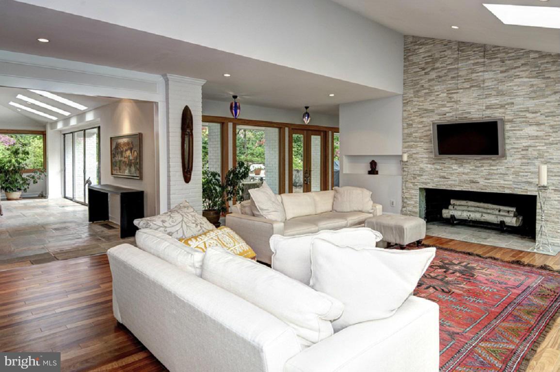 BRADLEY HILLS GROVE - Residential