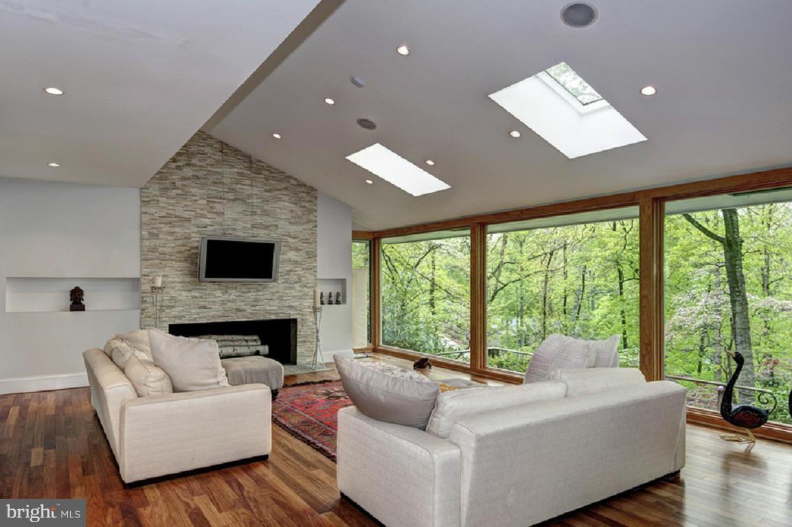 BRADLEY HILLS GROVE - Residential