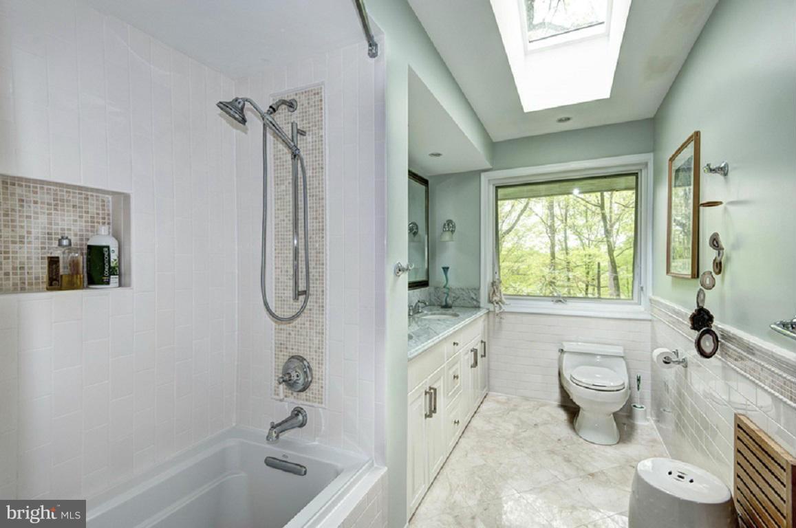 BRADLEY HILLS GROVE - Residential