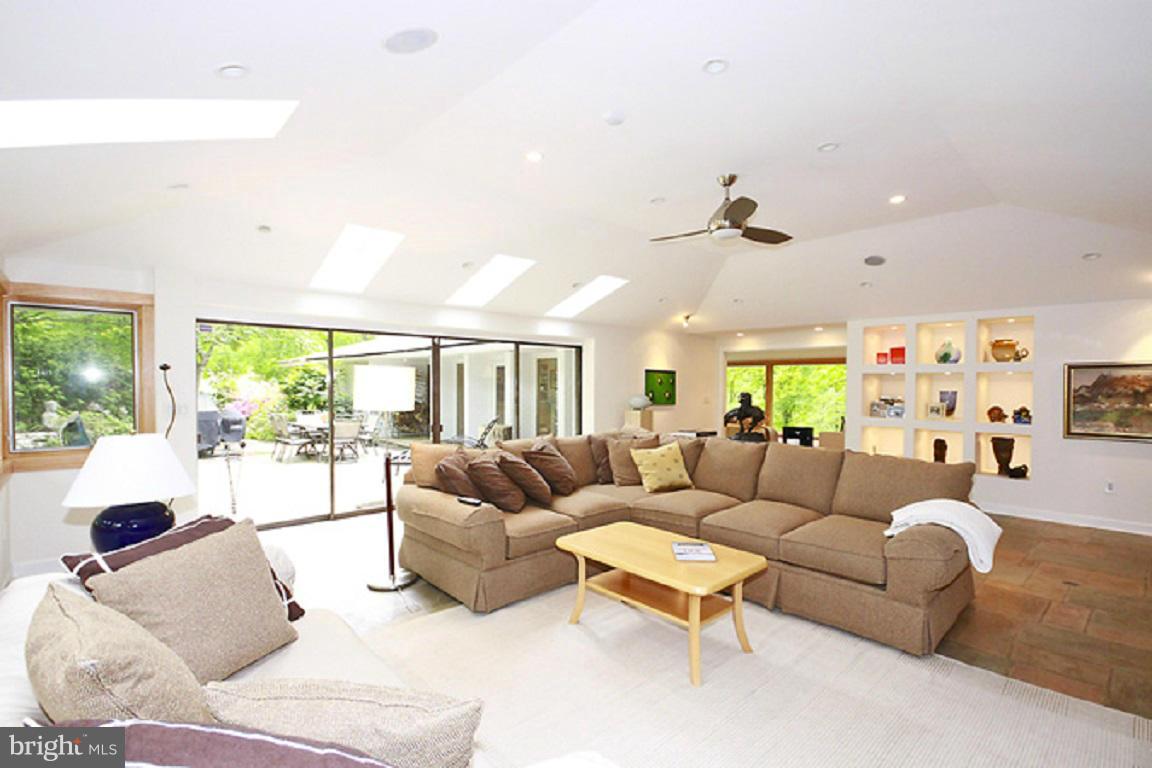 BRADLEY HILLS GROVE - Residential