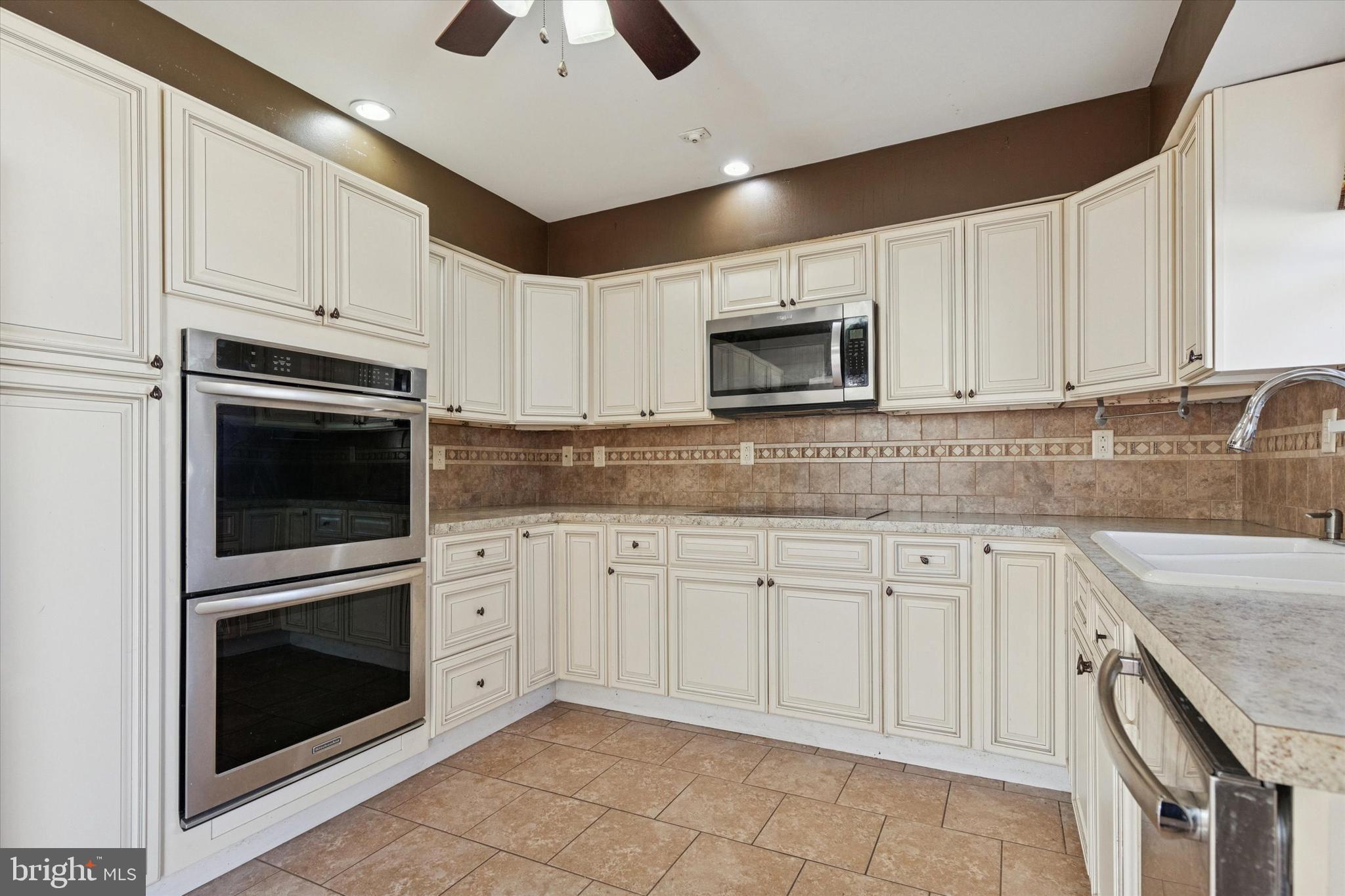 WILLOW GROVE - Residential