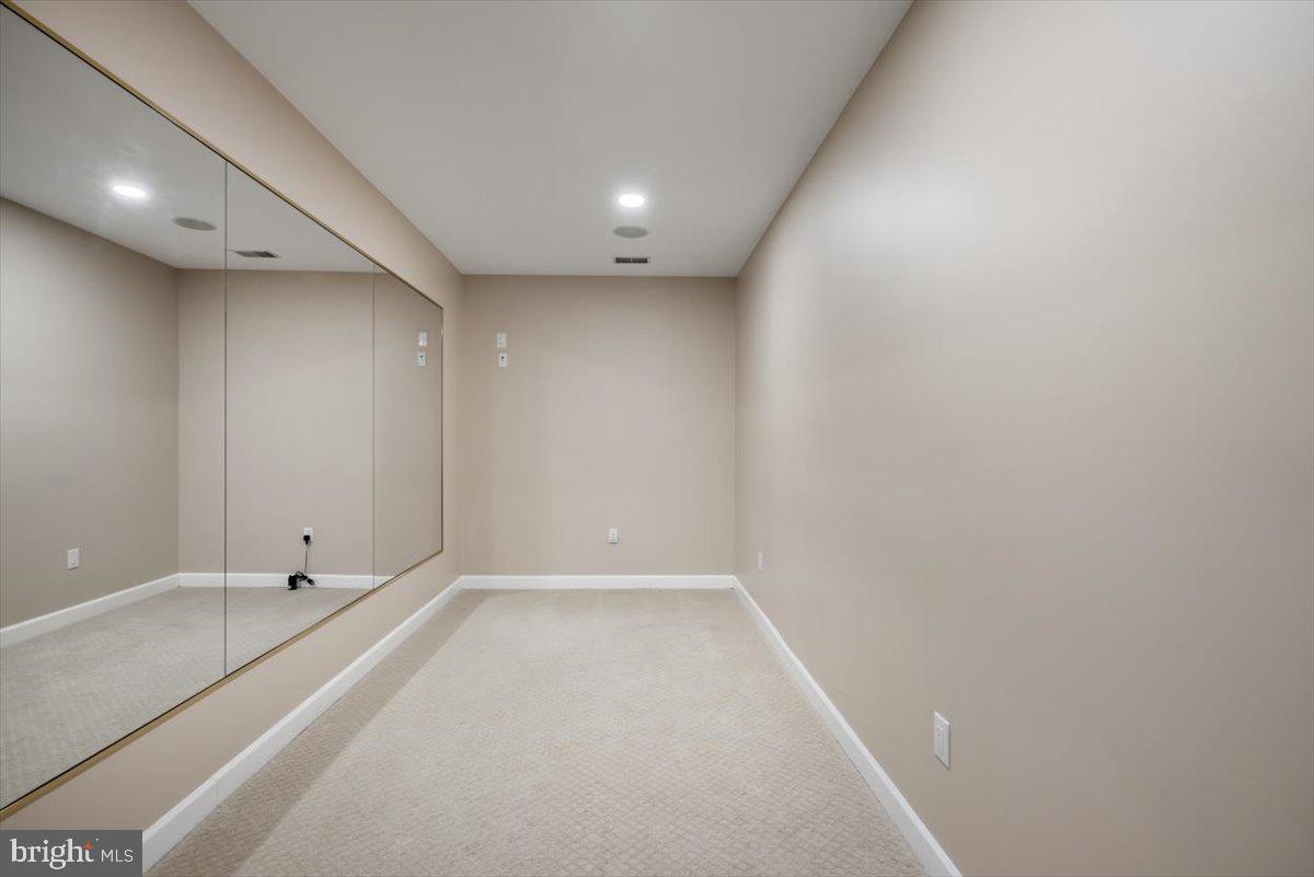 ASHBURN FARM - Residential