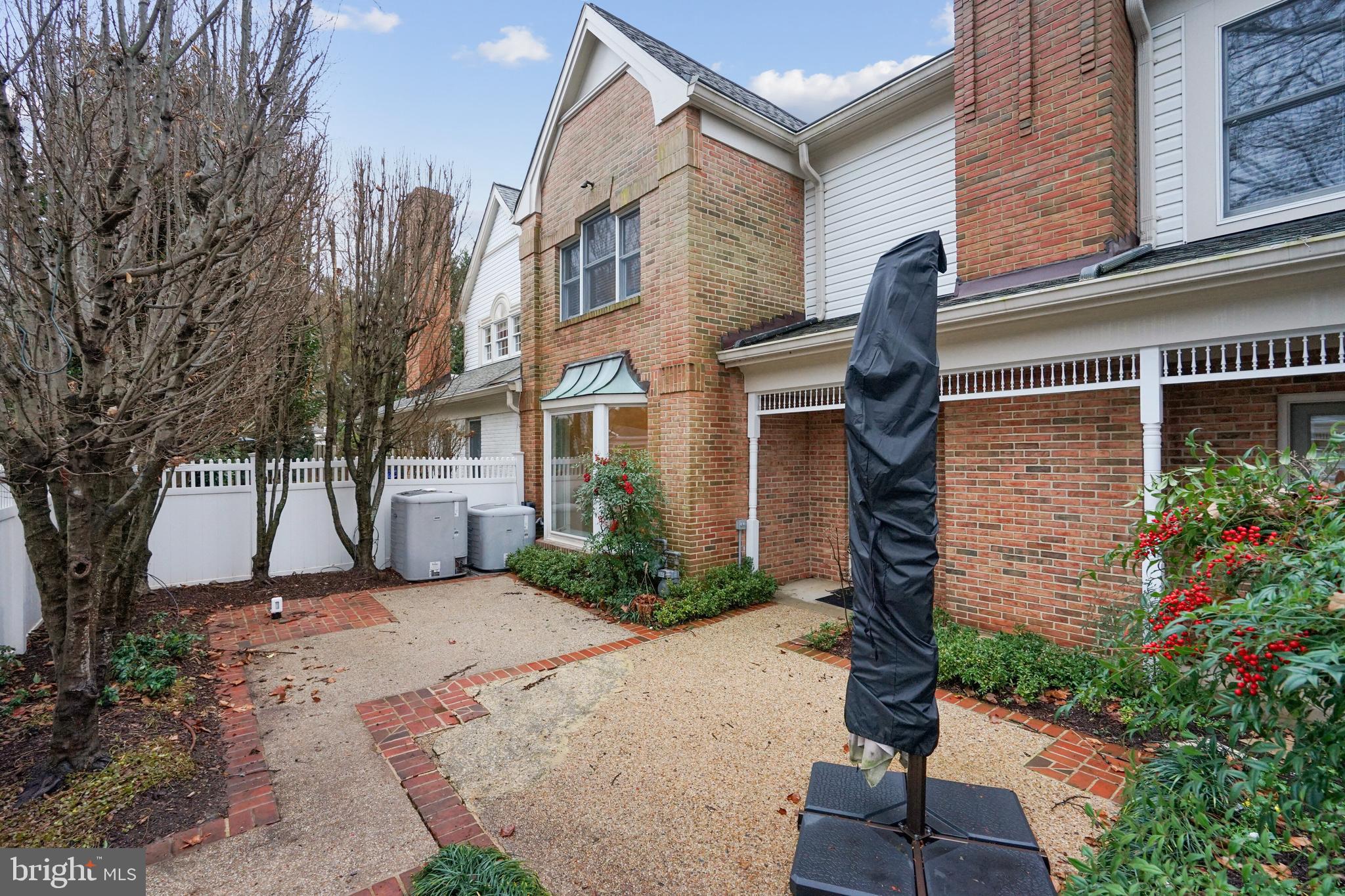 POTOMAC VILLAGE - Residential