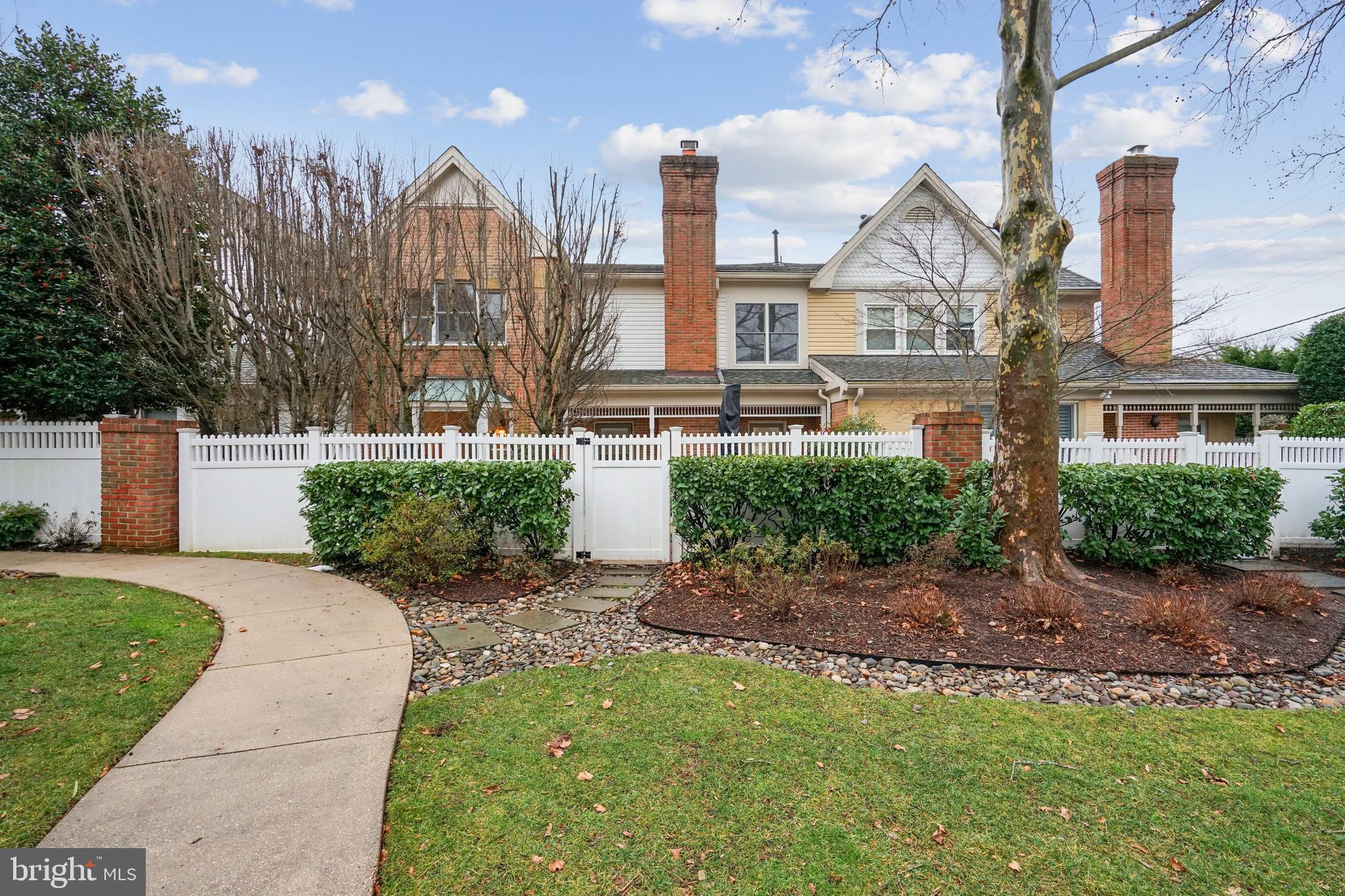 POTOMAC VILLAGE - Residential