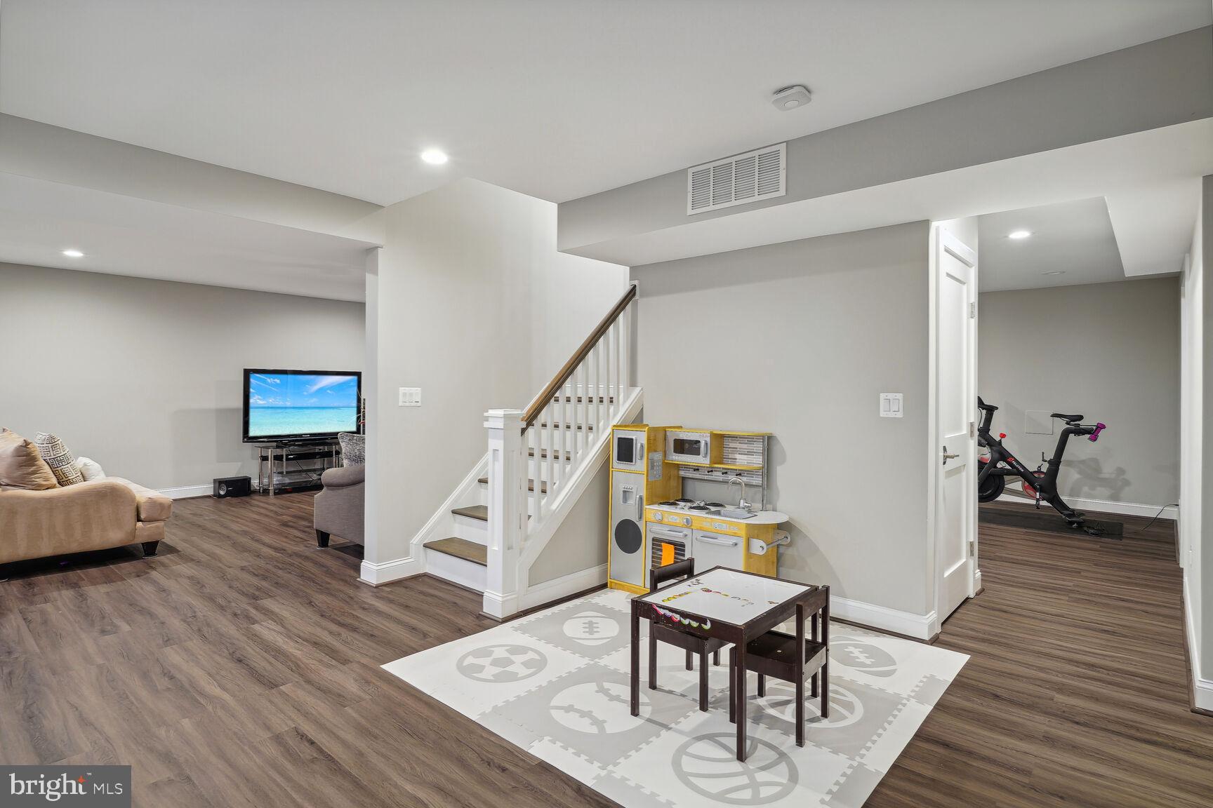 BEVERLY FARMS - Residential