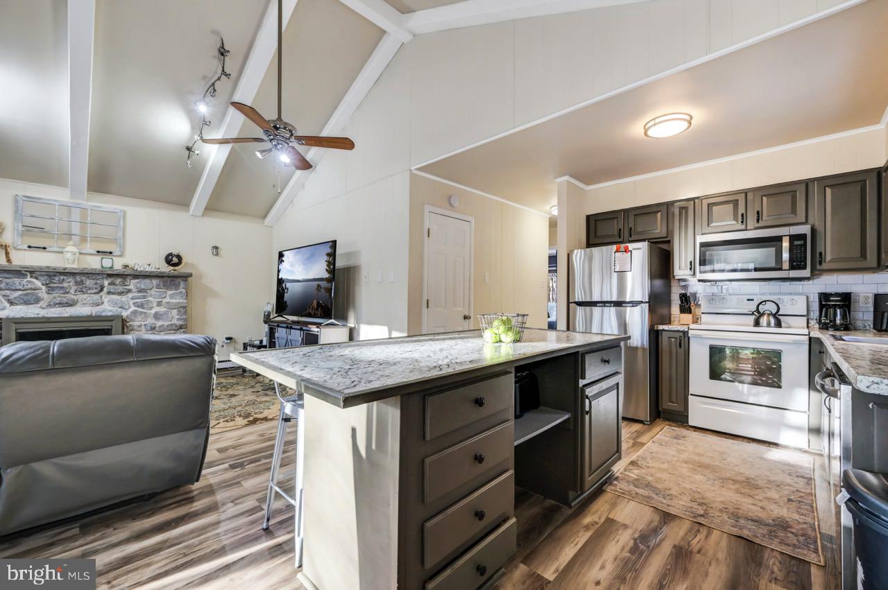 BRIER CREST WOODS - Residential