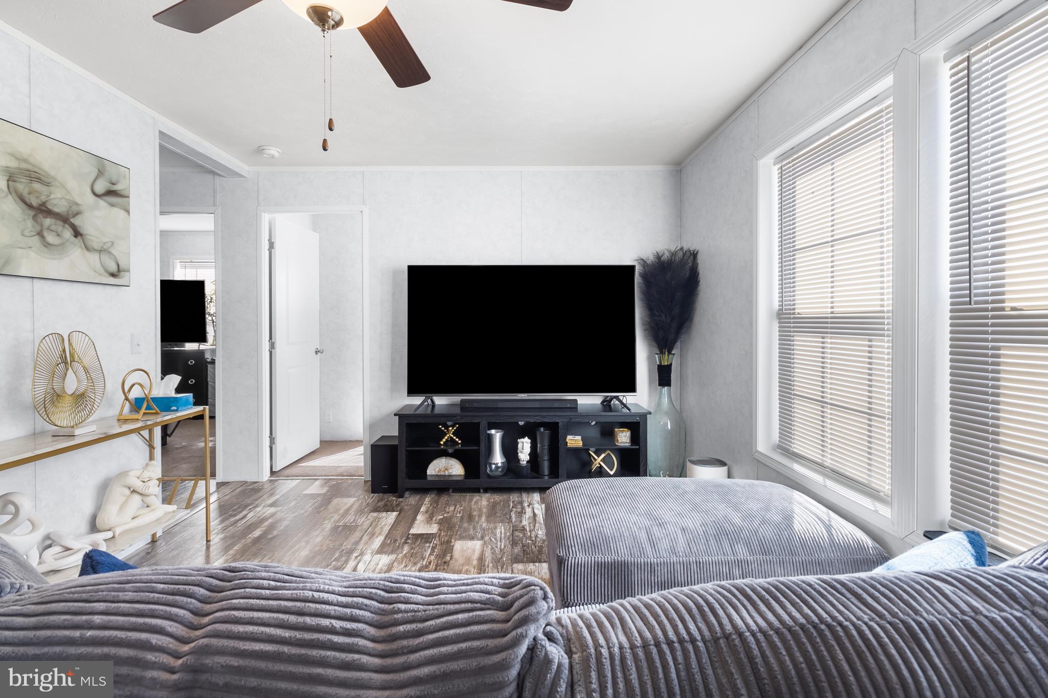 MURRAY MANOR - Residential