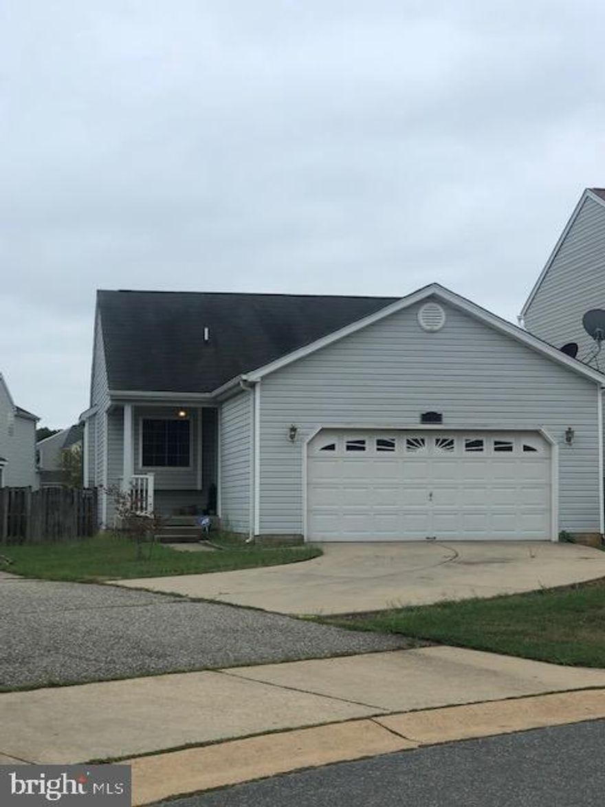 Conveniently located 3 bdrm/2 bath near parks and schools.  Great starter home!