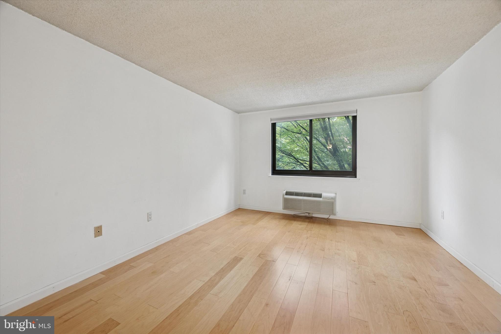 LOGAN SQUARE - Residential Lease